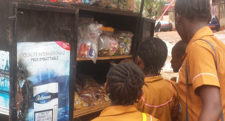 Big Tobacco utilise des stratagèmes marketing astucieux pour cibler les écoliers en Afrique