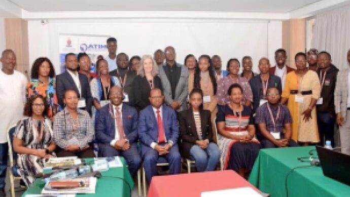 L'ATIM forme à Abidjan des militants africains engagés dans la lutte contre le tabagisme afin de renforcer leurs capacités en matière de surveillance du secteur, dans le but de promouvoir efficacement les politiques de lutte contre le tabagisme.